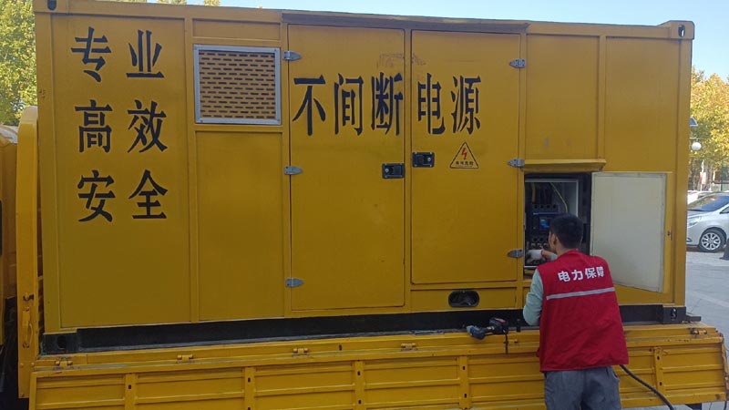 鞍山柴油发电机组和UPS电源配合使用时，如何避免切换过程中的电力中断？